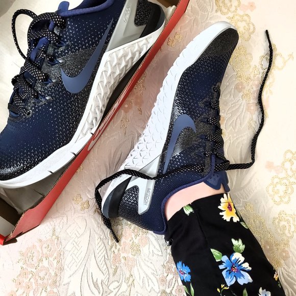 nike metcon metallic